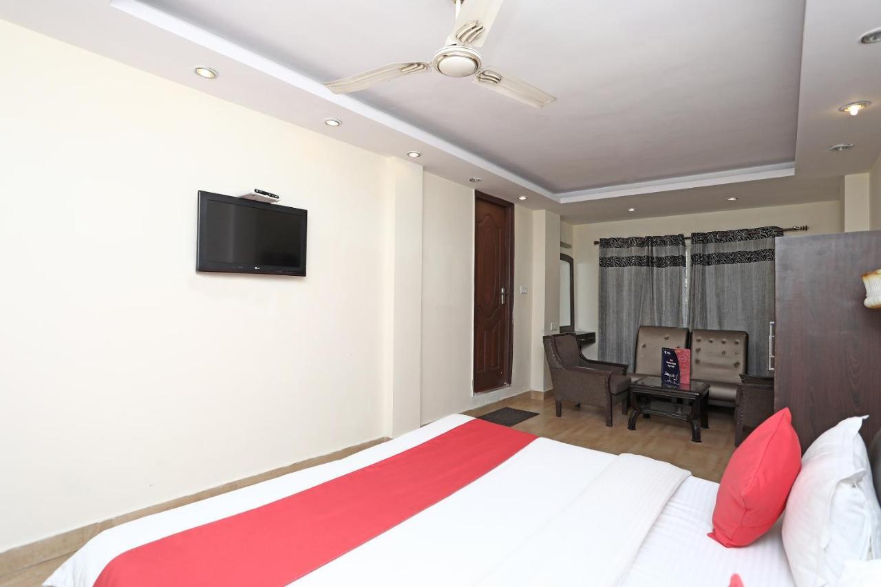 Oyo 4956 Hotel Maharaja Palace Kanpur Exterior photo