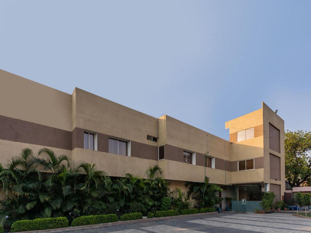 Oyo 4956 Hotel Maharaja Palace Kanpur Exterior photo
