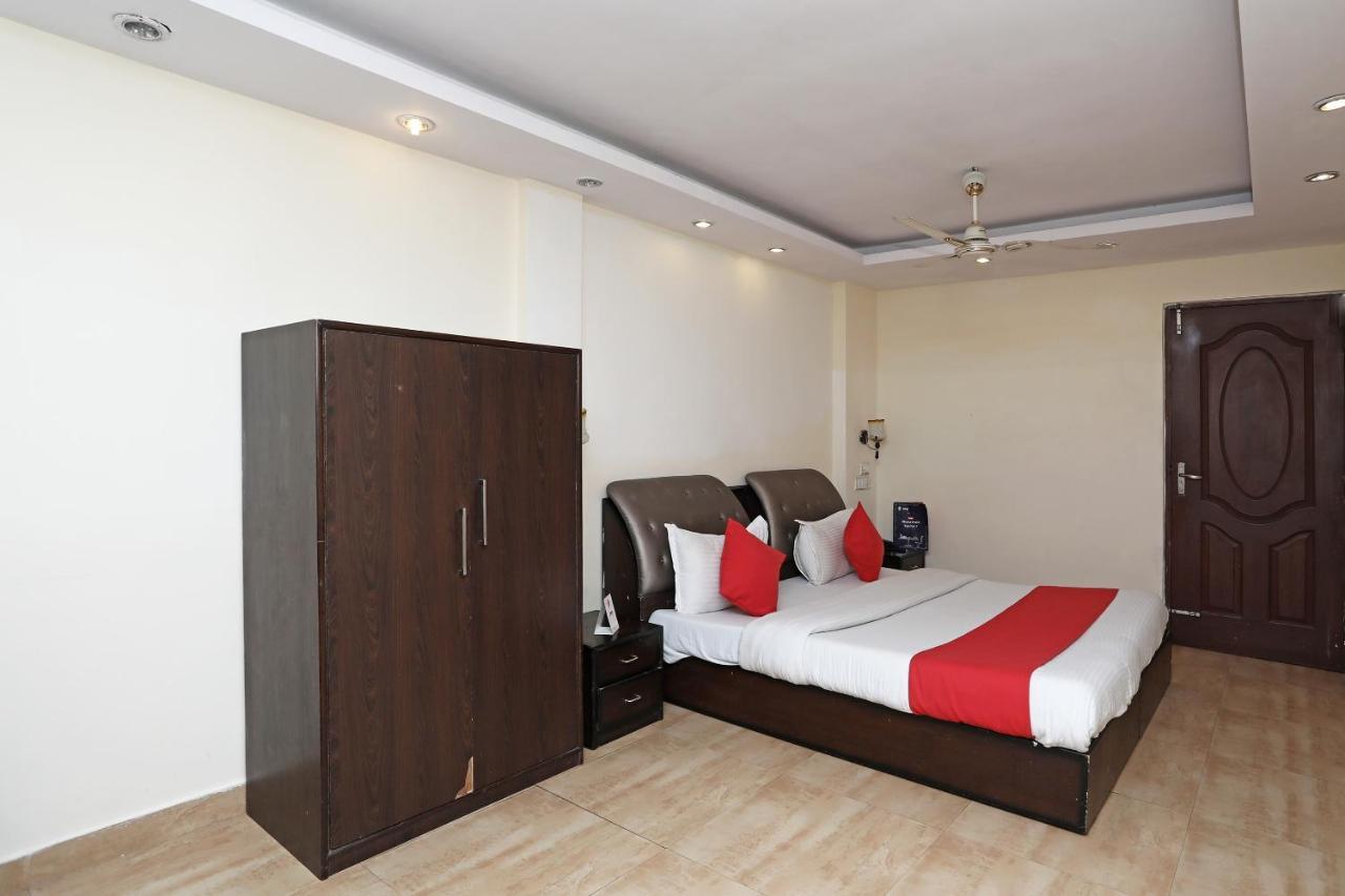 Oyo 4956 Hotel Maharaja Palace Kanpur Exterior photo